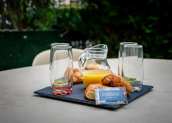 Le Cosmos Avec Terrasse Et Proche Et Commerces * Agde