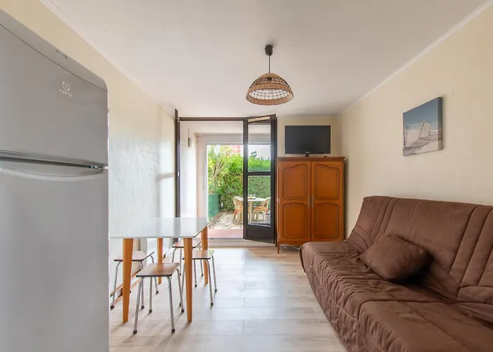 Le Cosmos Avec Terrasse Et Proche Et Commerces *