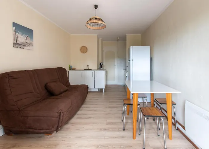 Le Cosmos Avec Terrasse Et Proche Et Commerces * Agde